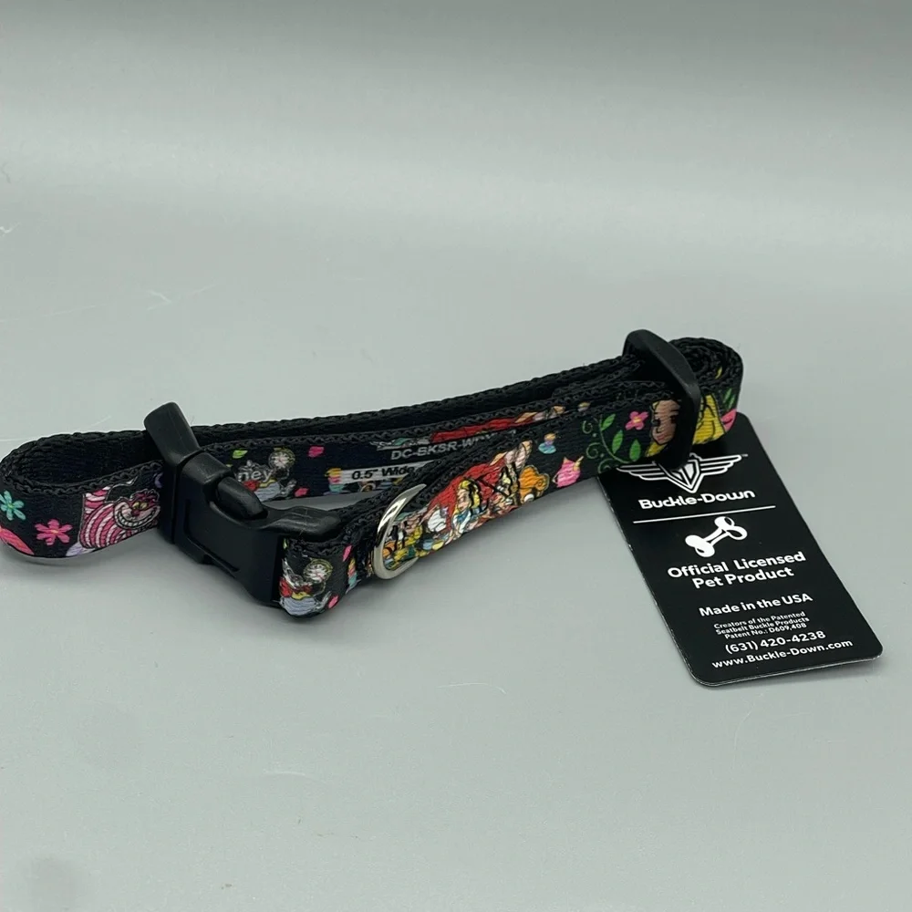 Buckle-Down Plastic Clip Collar Alice's Encounters in Wonderland - 1/2